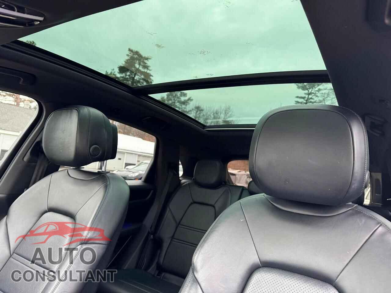 PORSCHE CAYENNE 2019 - WP1AA2AY0KDA00205