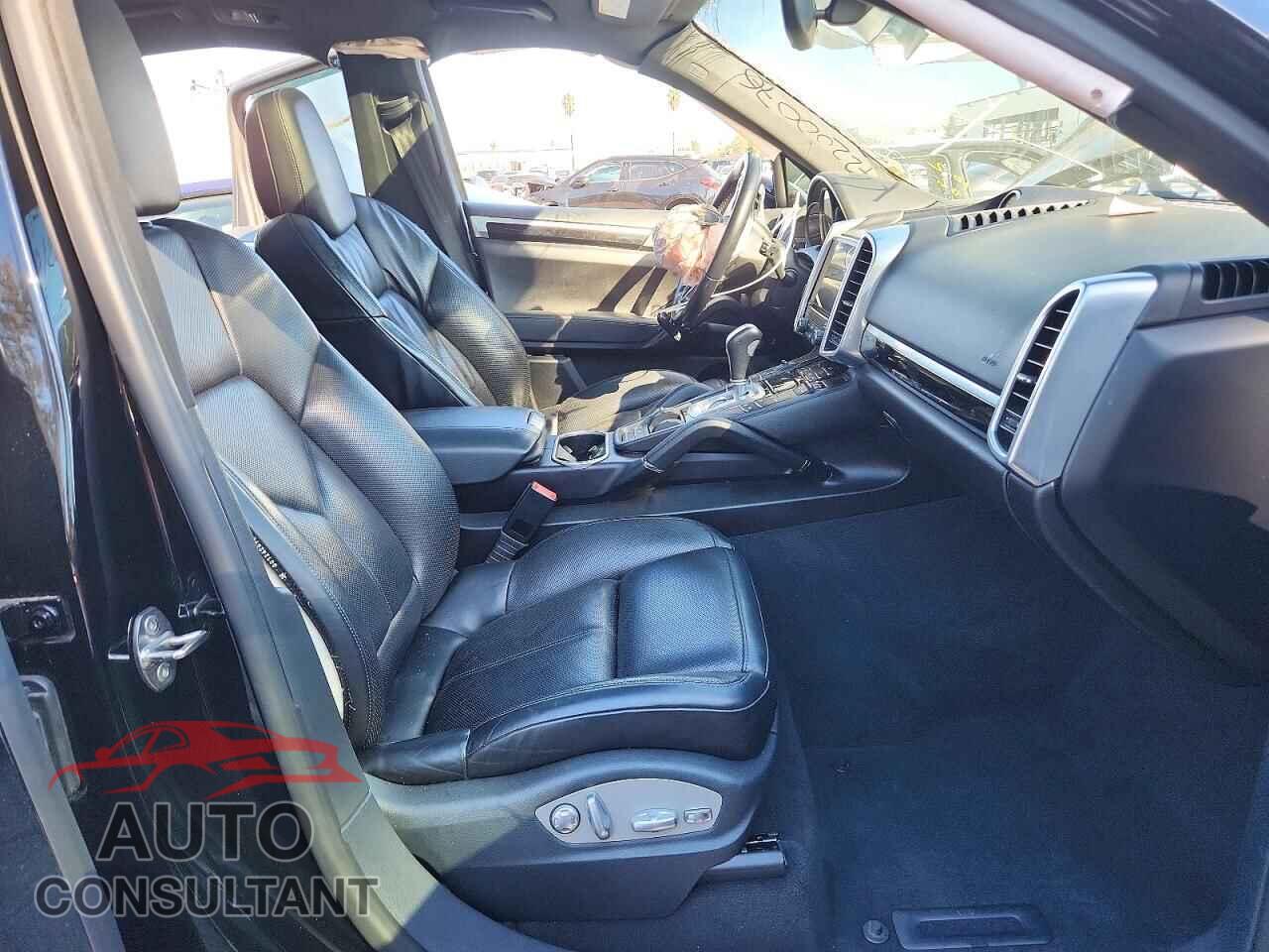 PORSCHE CAYENNE 2018 - WP1AA2A29JKA00144