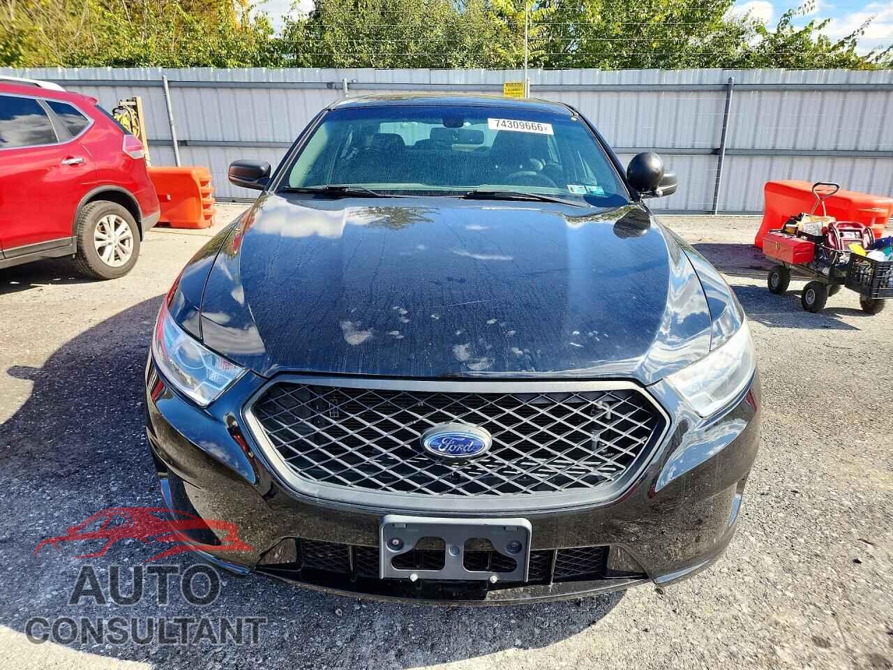 FORD TAURUS 2018 - 1FAHP2MT3JG117519