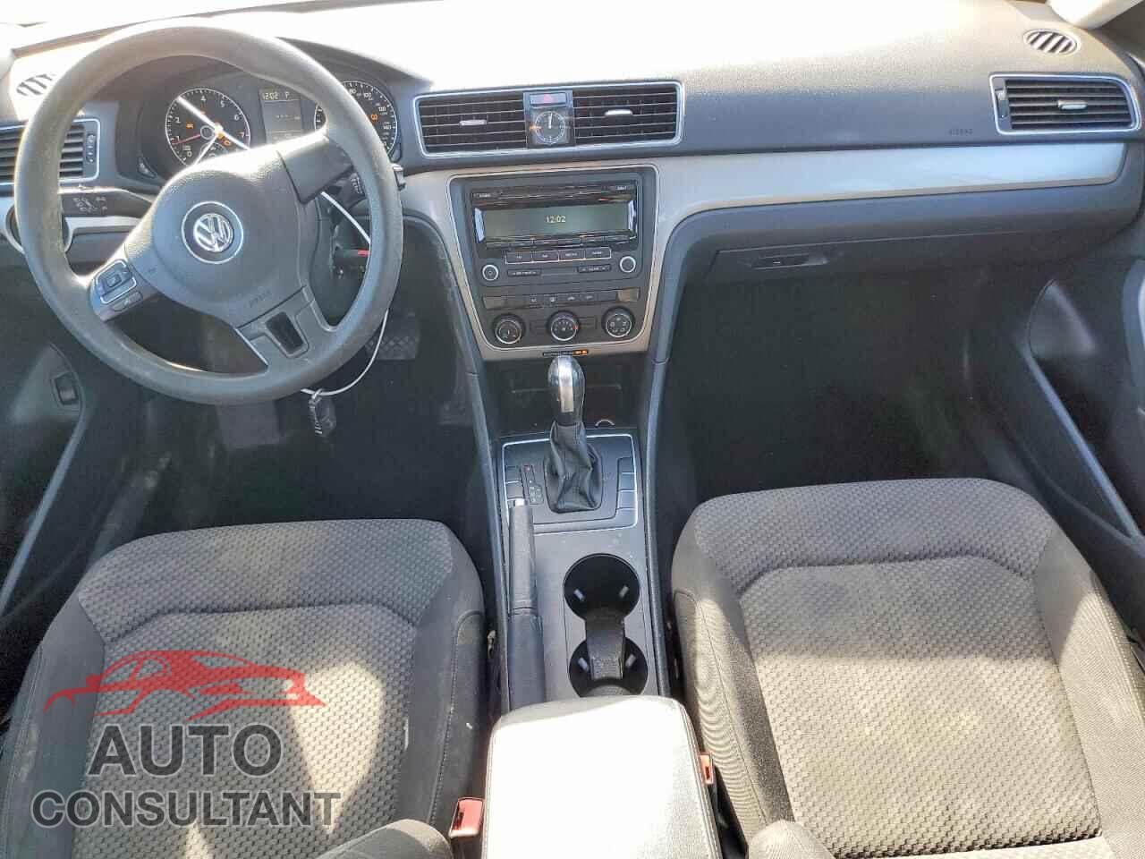VOLKSWAGEN PASSAT 2015 - 1VWAT7A31FC032151
