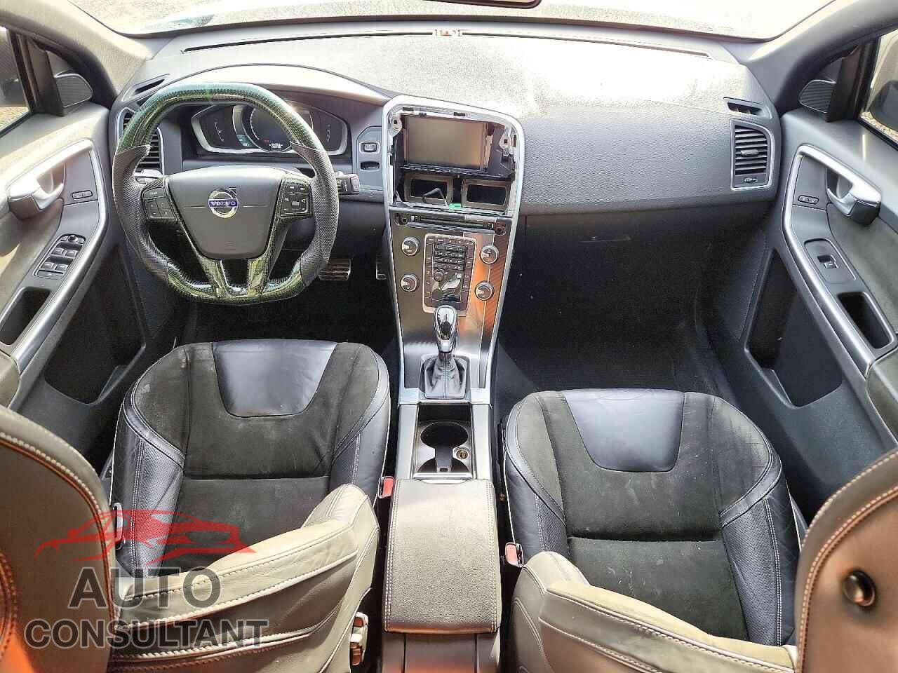 VOLVO XC60 2015 - YV4902RF0F2560928