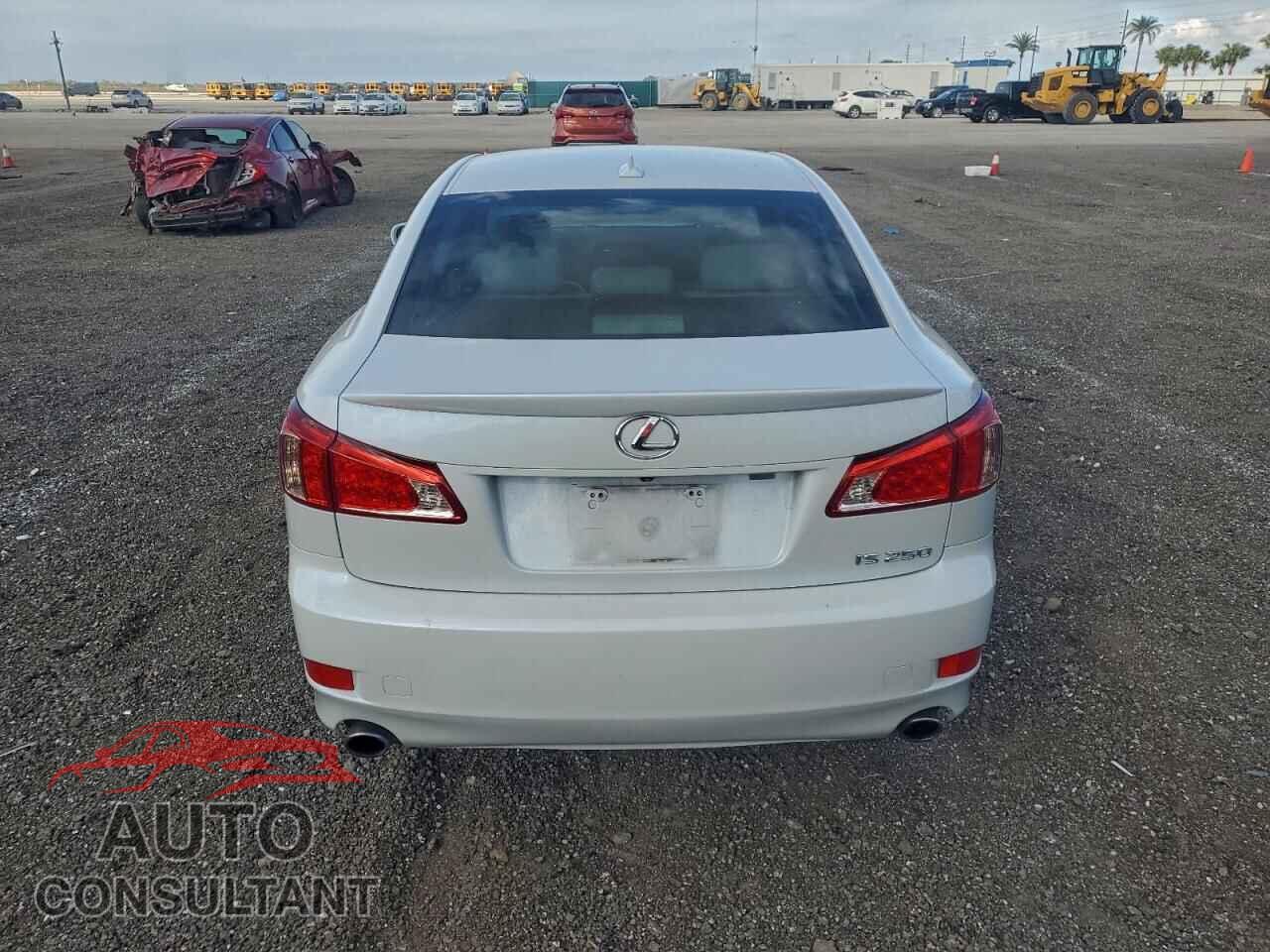 LEXUS IS 2011 - JTHBF5C20B5145710