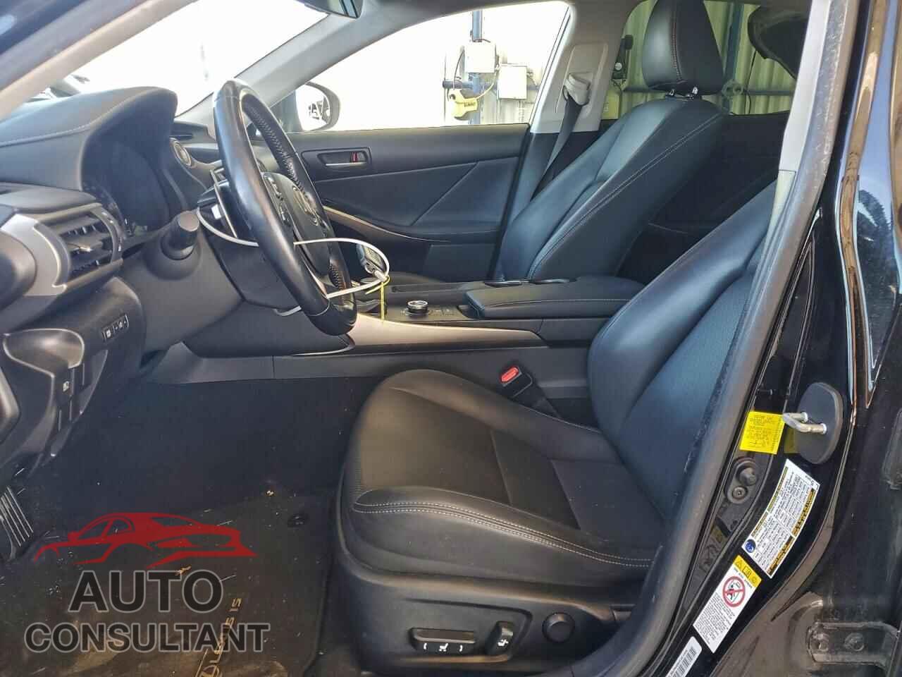 LEXUS IS 2017 - JTHBA1D21H5041239