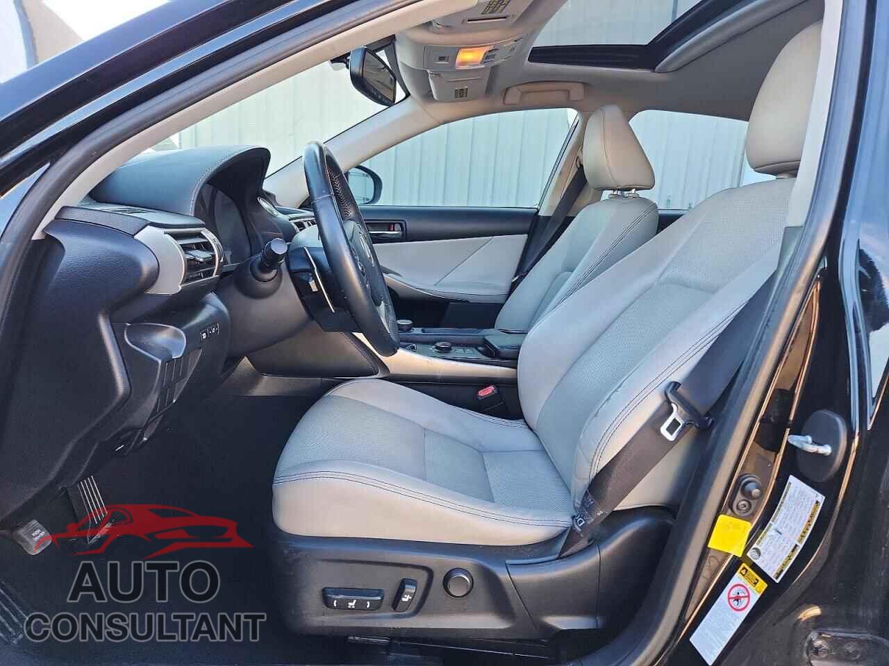 LEXUS IS 2015 - JTHBF1D25F5052307