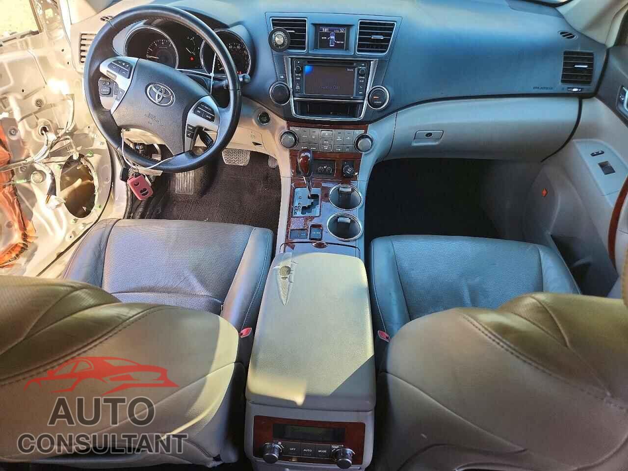 TOYOTA HIGHLANDER 2013 - 5TDYK3EH8DS100427