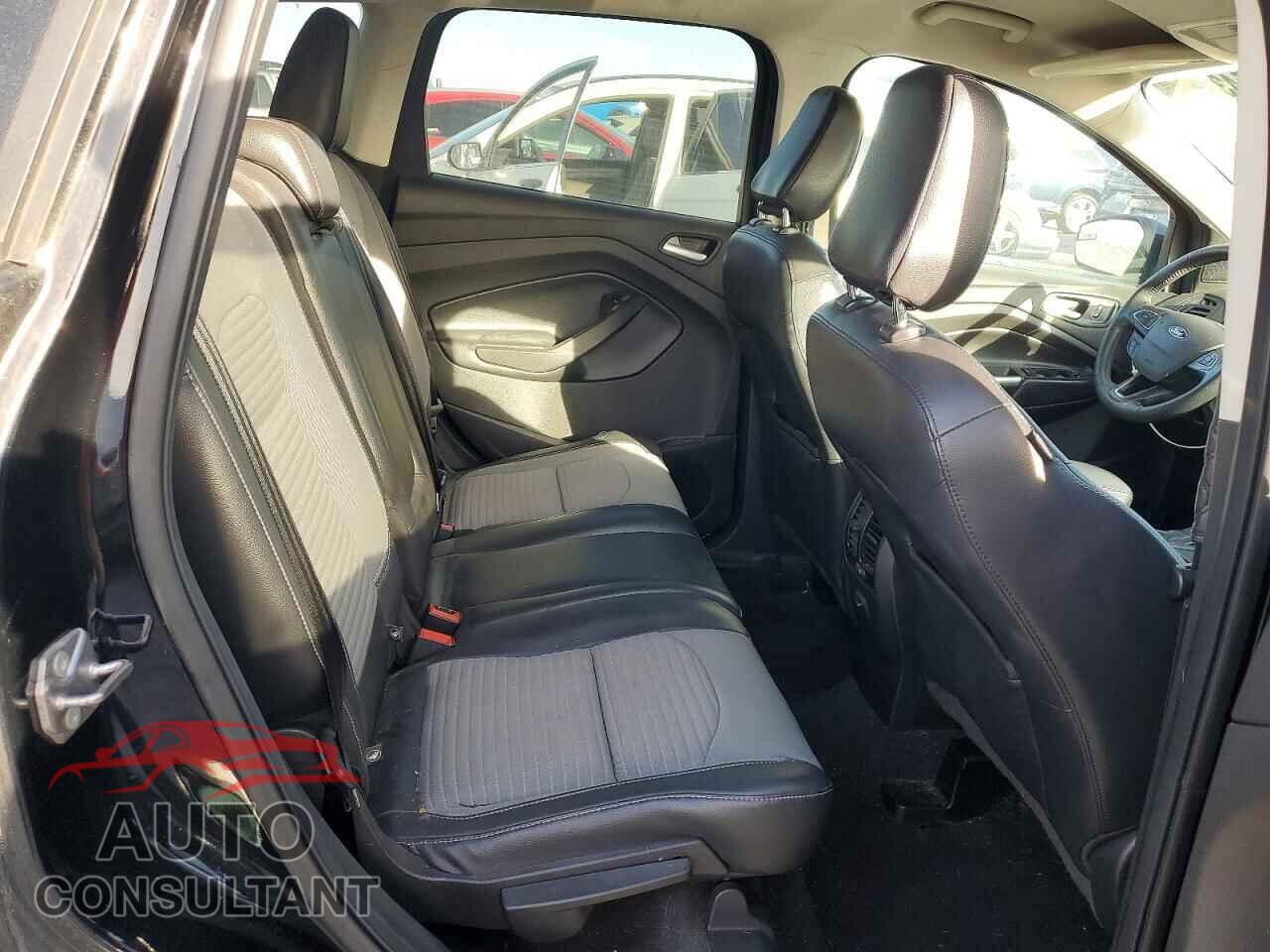 FORD ESCAPE 2018 - 1FMCU0GD9JUC19393