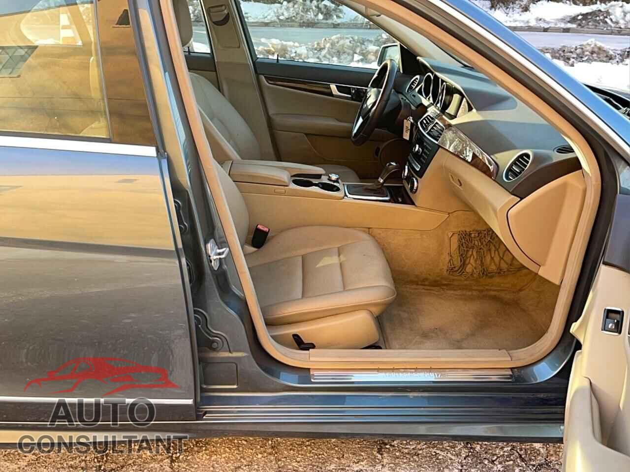 MERCEDES-BENZ C-CLASS 2012 - WDDGF4HB9CA724817
