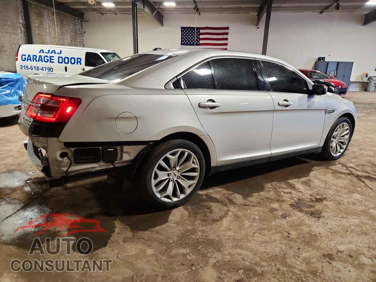 FORD TAURUS 2018 - 1FAHP2F87JG102174