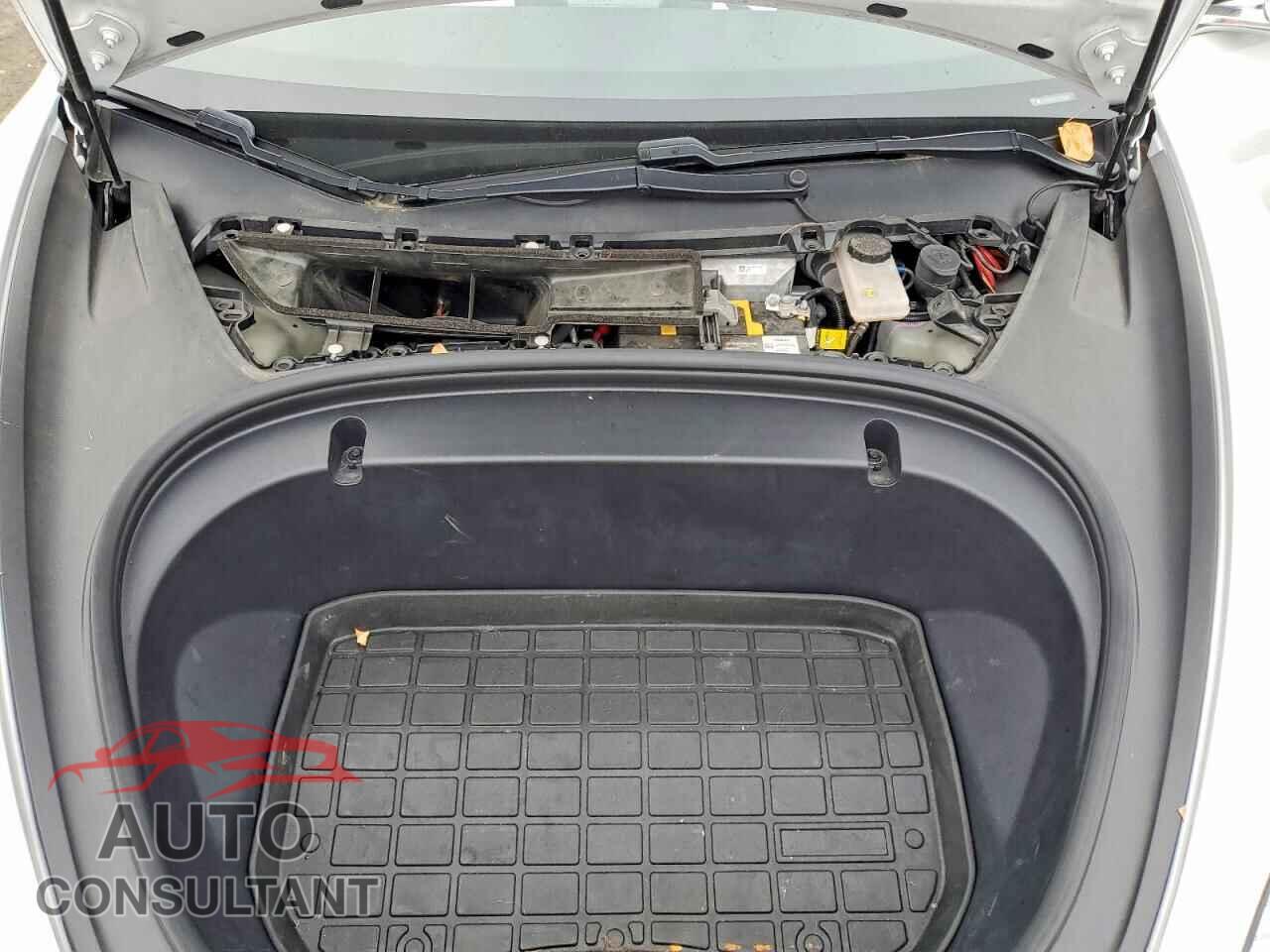 TESLA MODEL 3 2020 - 5YJ3E1EB5LF720236
