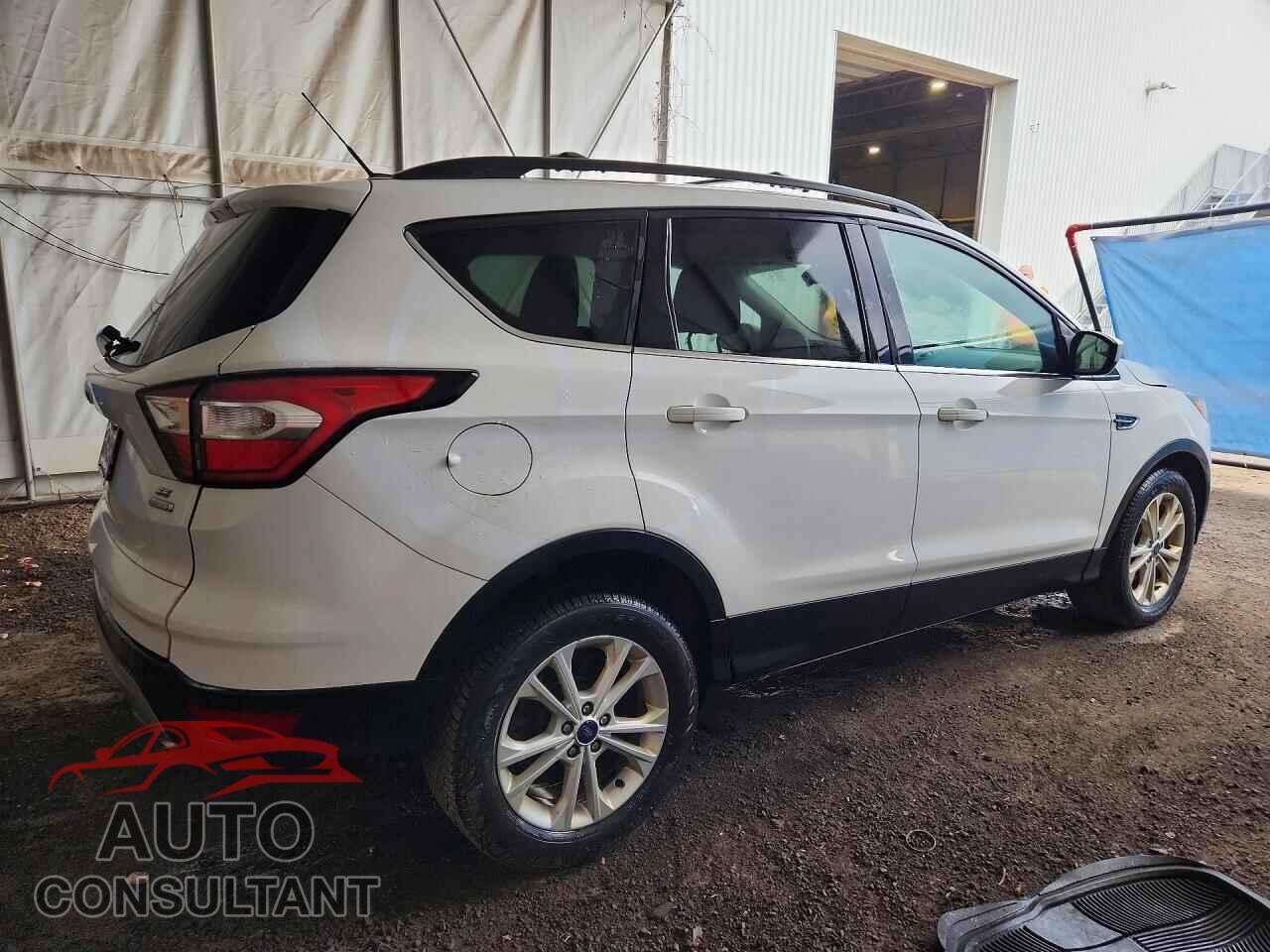 FORD ESCAPE 2017 - 1FMCU0GD4HUD22585
