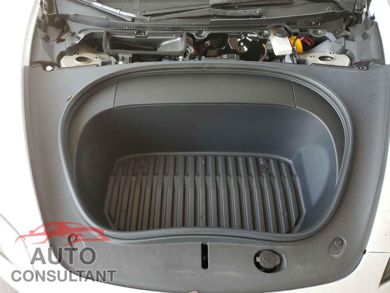 TESLA MODEL 3 2024 - 5YJ3E1EA7RF738124