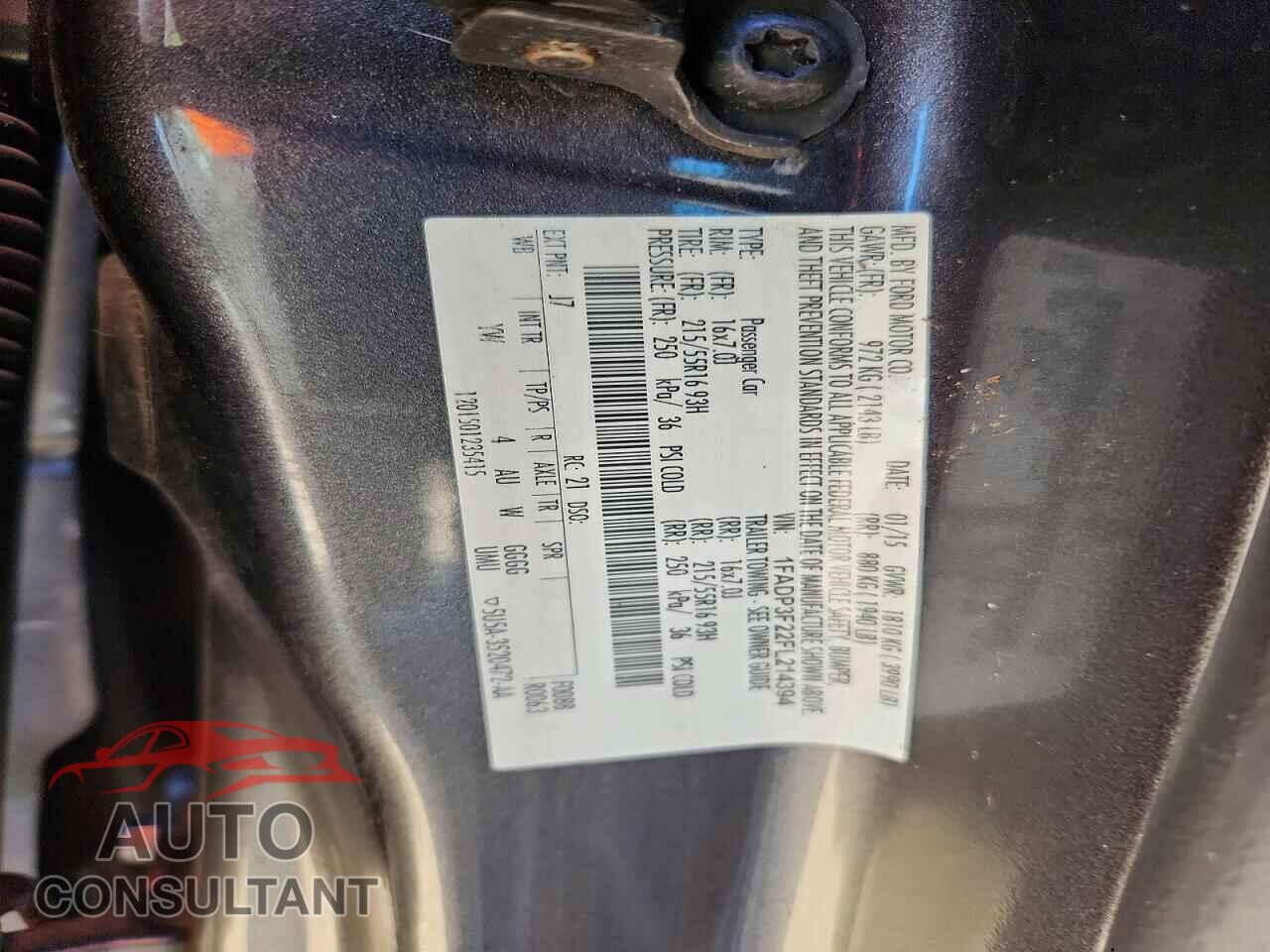 FORD FOCUS 2015 - 1FADP3F22FL214394