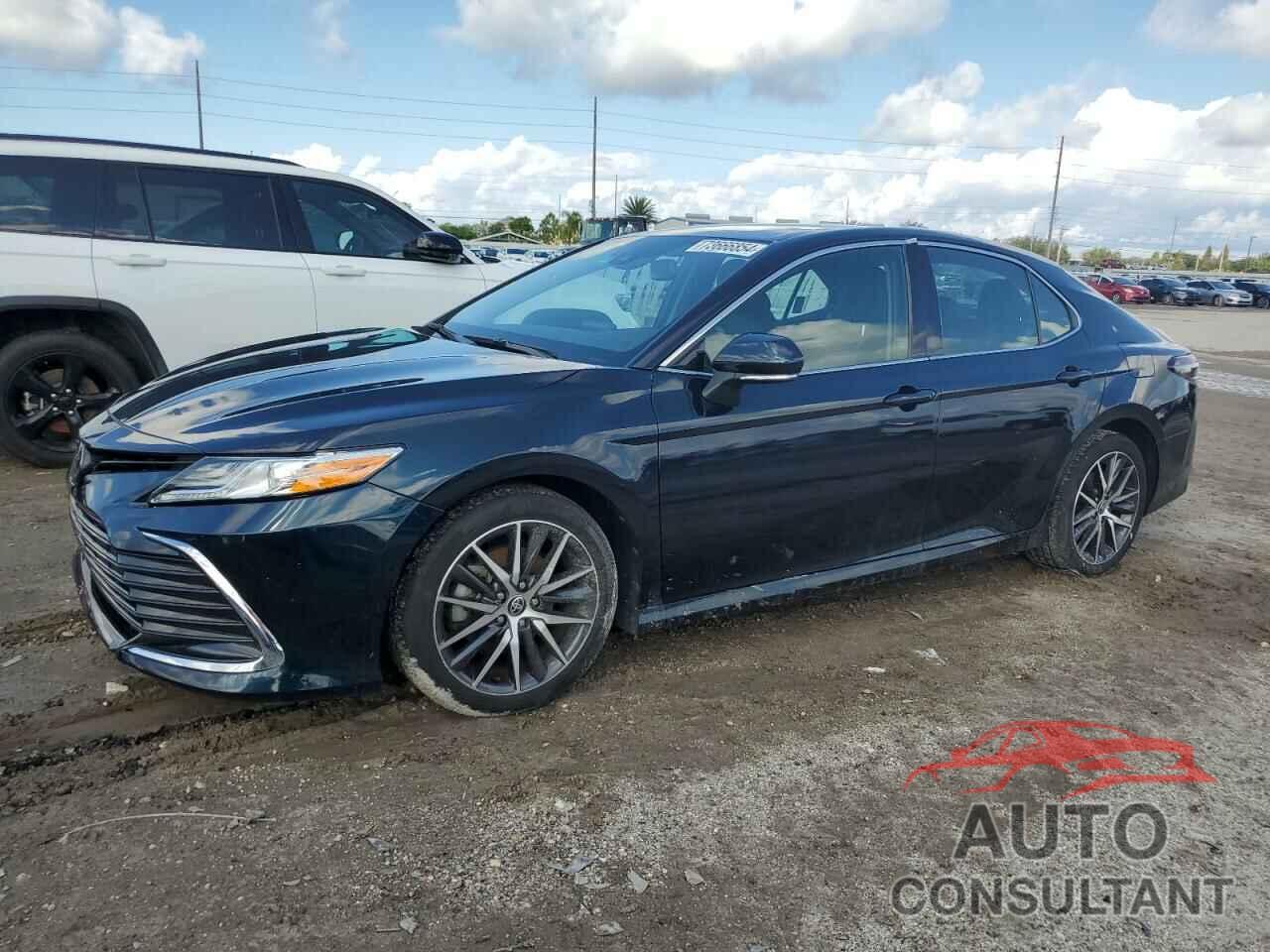 TOYOTA CAMRY 2021 - 4T1F11BK0MU044571