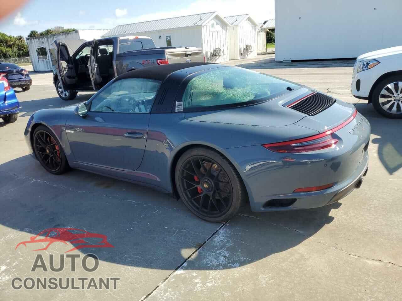 PORSCHE 911 2017 - WP0BB2A93HS136862