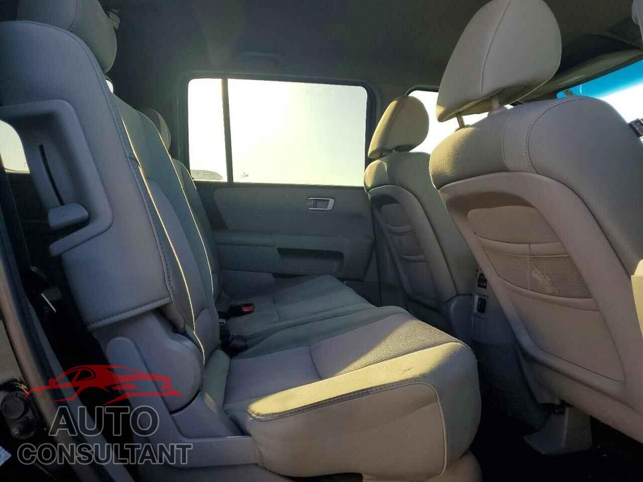 HONDA PILOT 2010 - 5FNYF3H47AB004429