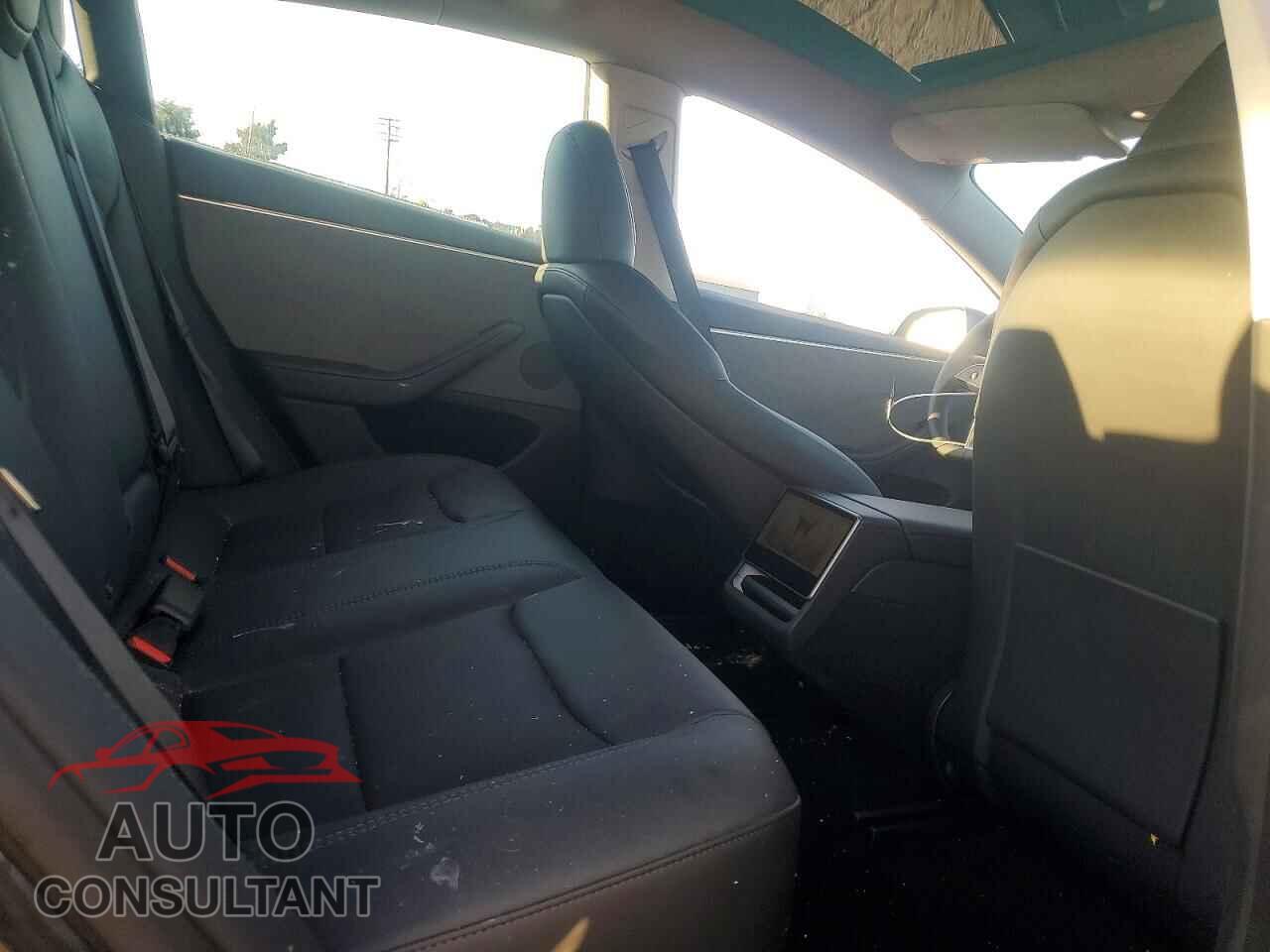 TESLA MODEL 3 2025 - 5YJ3E1EA2SF013696
