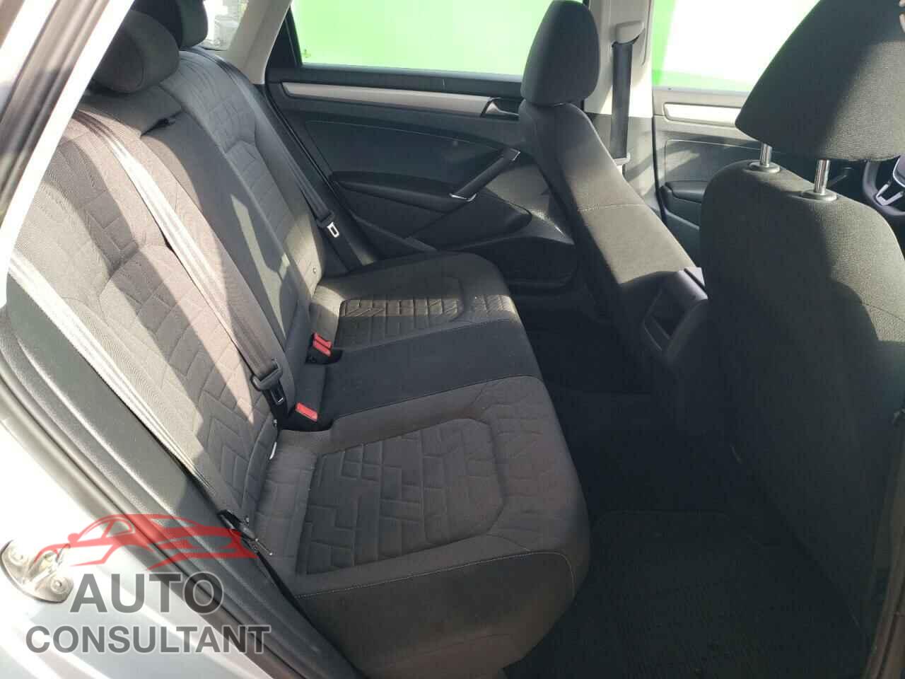 VOLKSWAGEN PASSAT 2020 - 1VWAA7A37LC005053