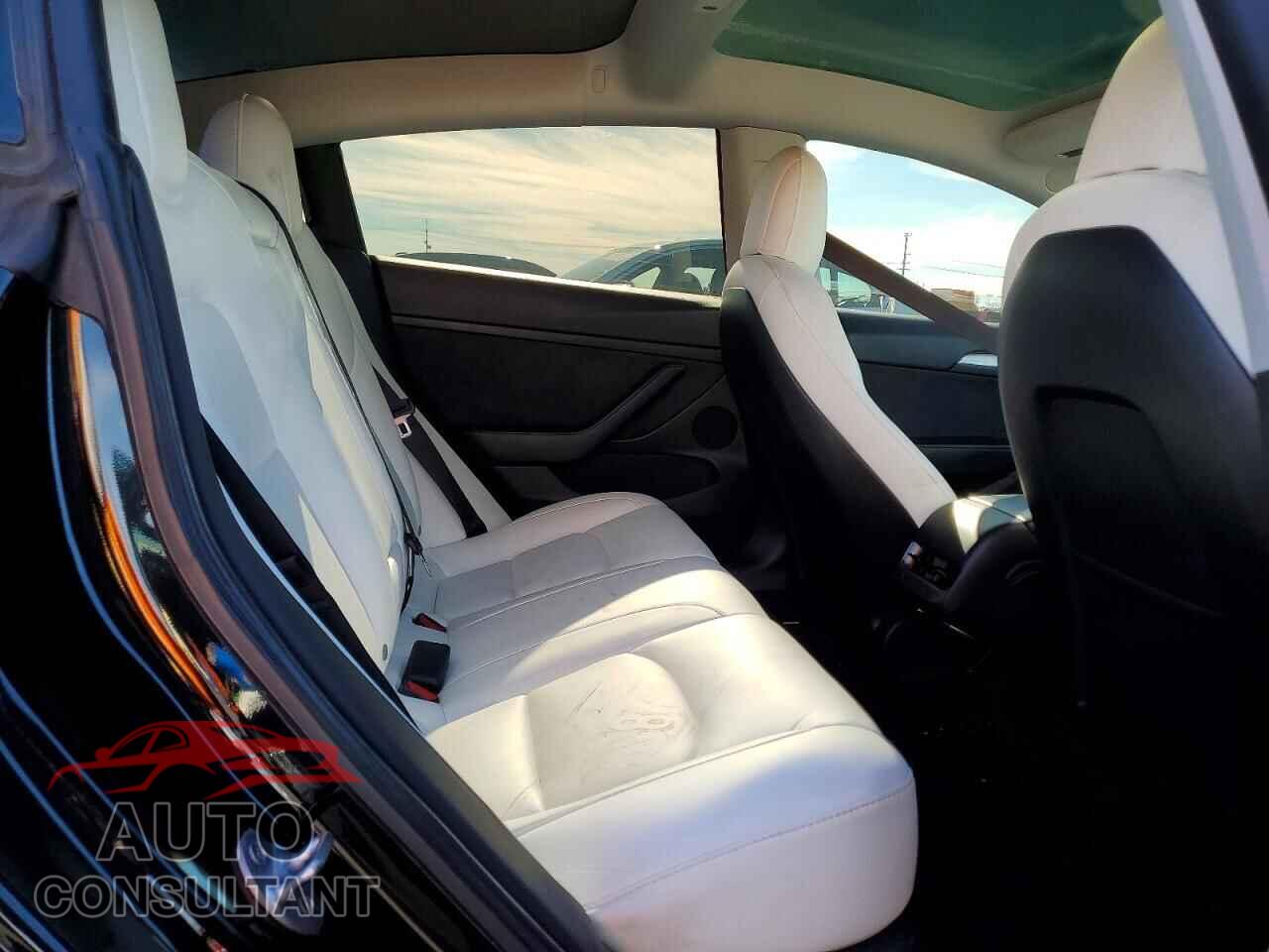 TESLA MODEL 3 2021 - 5YJ3E1EB2MF004315