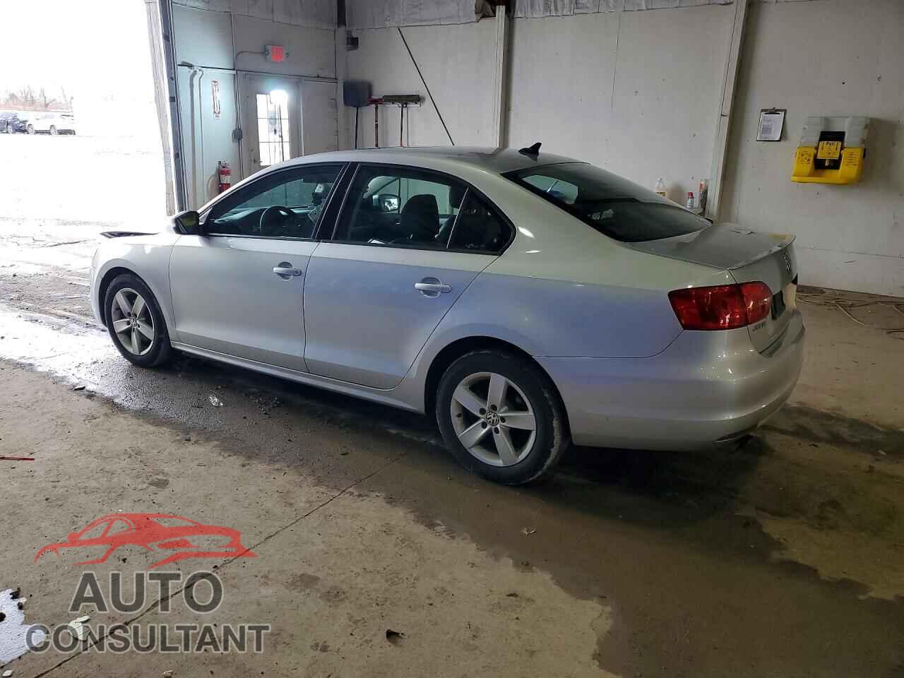 VOLKSWAGEN JETTA 2012 - 3VWLL7AJ6CM319423