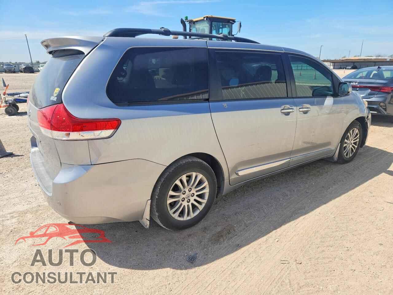 TOYOTA SIENNA 2013 - 5TDYK3DC8DS334816