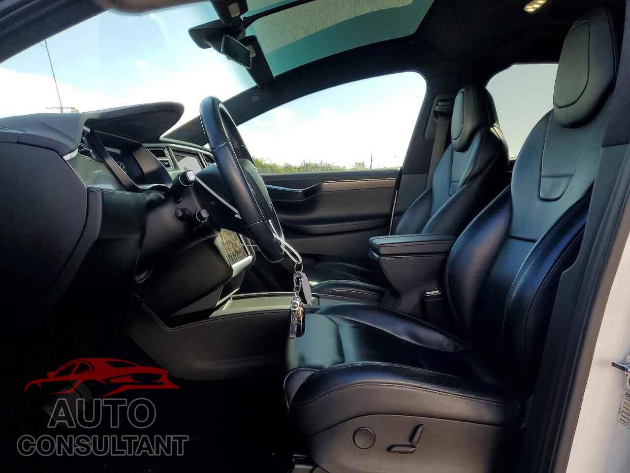 TESLA MODEL X 2017 - 5YJXCAE26HF057192