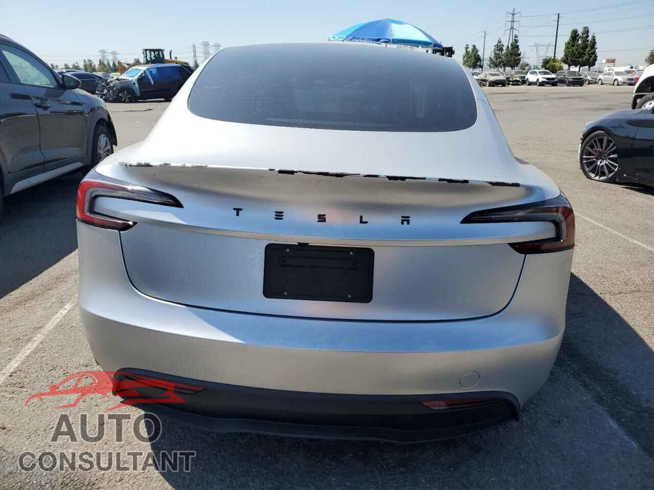 TESLA MODEL 3 2024 - 5YJ3E1EA2RF831732