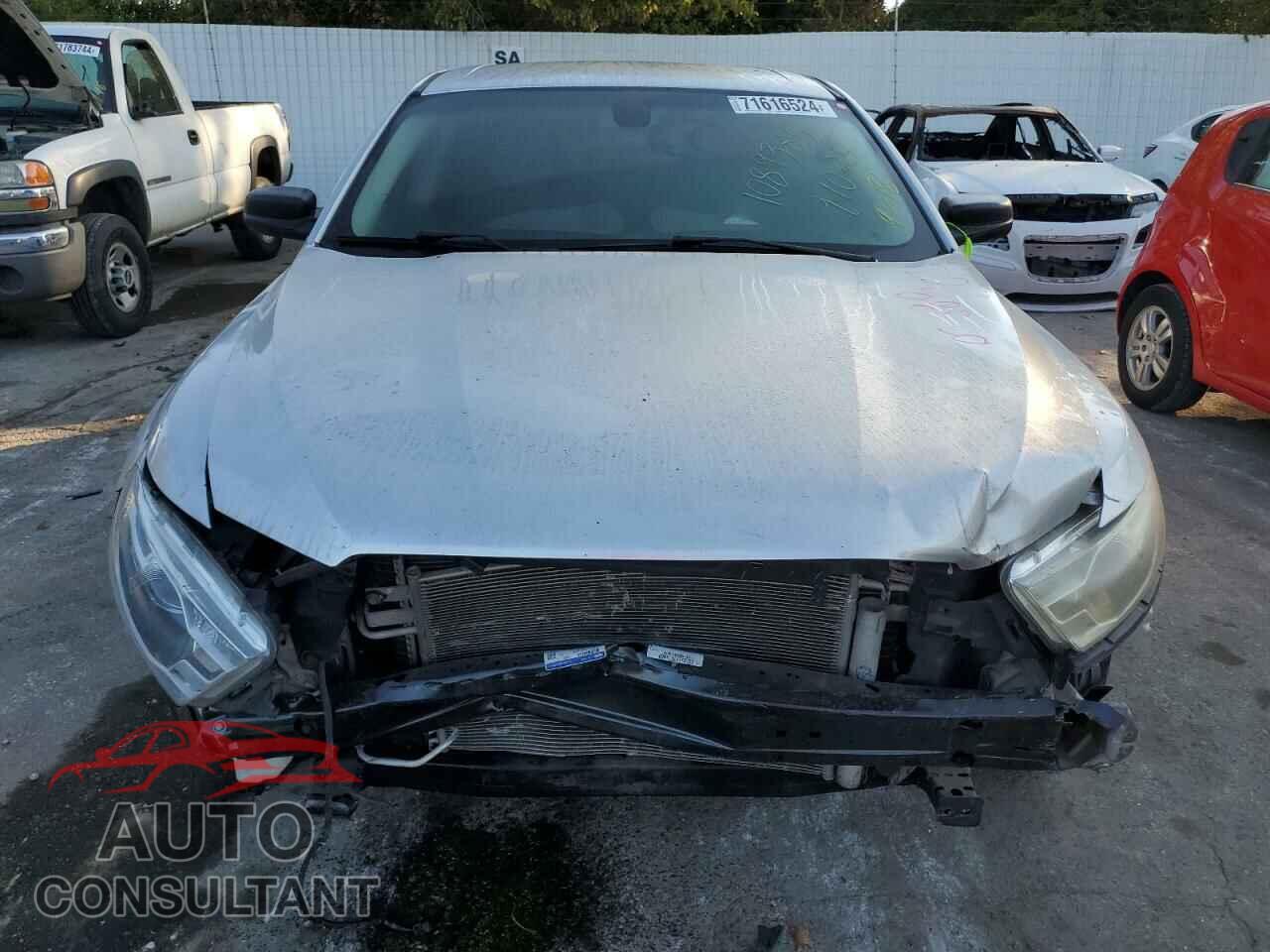 FORD TAURUS 2015 - 1FAHP2D82FG130636