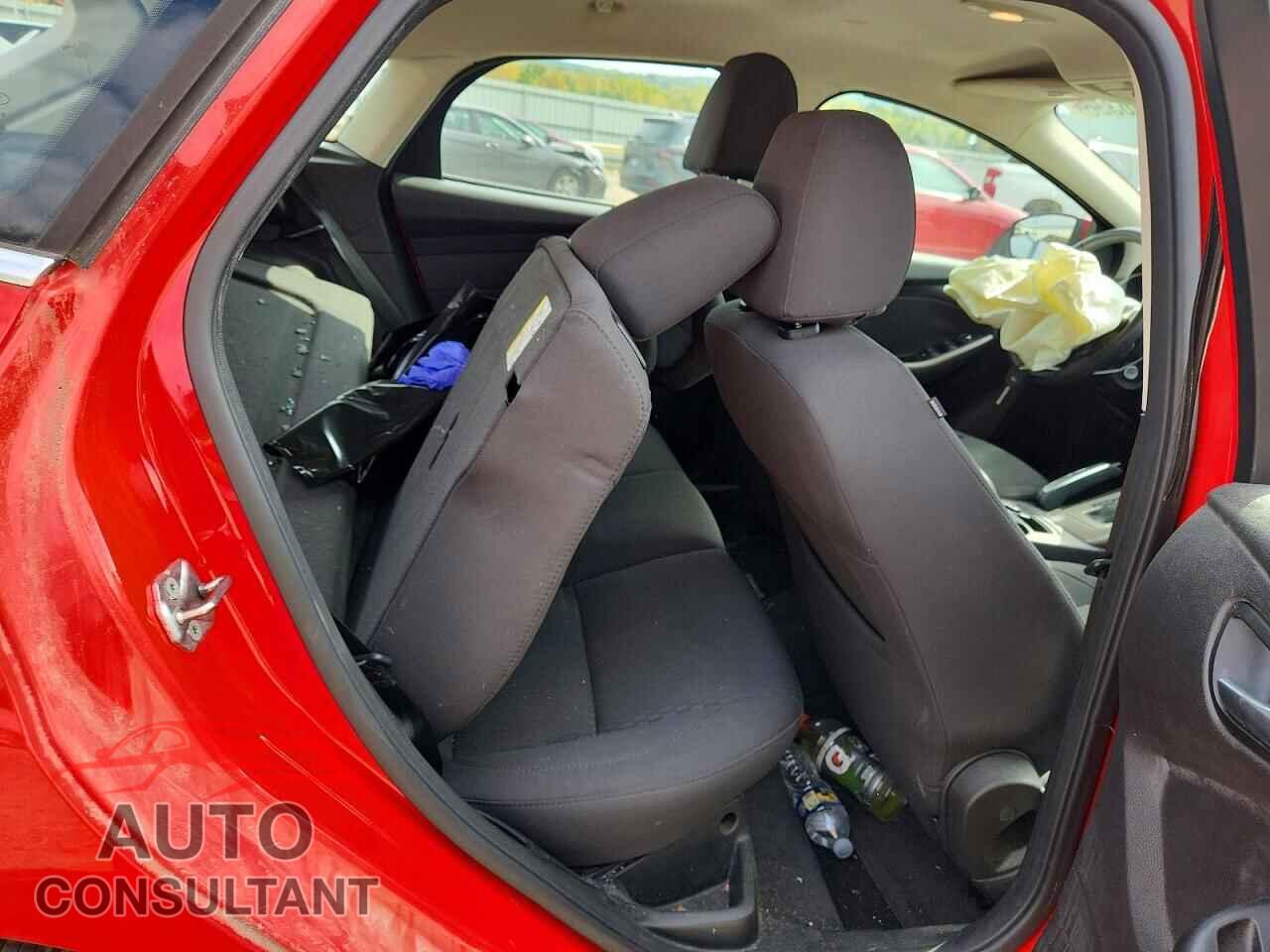 FORD FOCUS 2012 - 1FAHP3M24CL436760