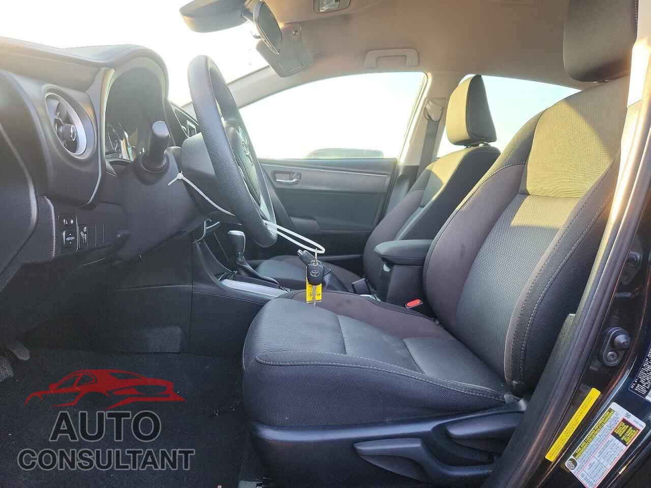 TOYOTA COROLLA 2017 - 5YFBURHEXHP637559