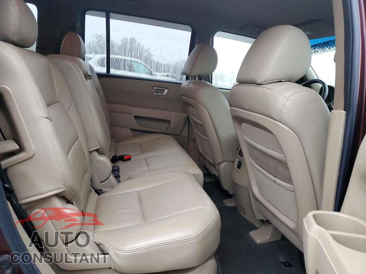 HONDA PILOT 2011 - 5FNYF4H49BB022826