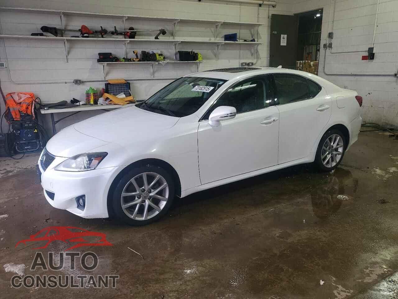 LEXUS IS 2012 - JTHCF5C29C5057003