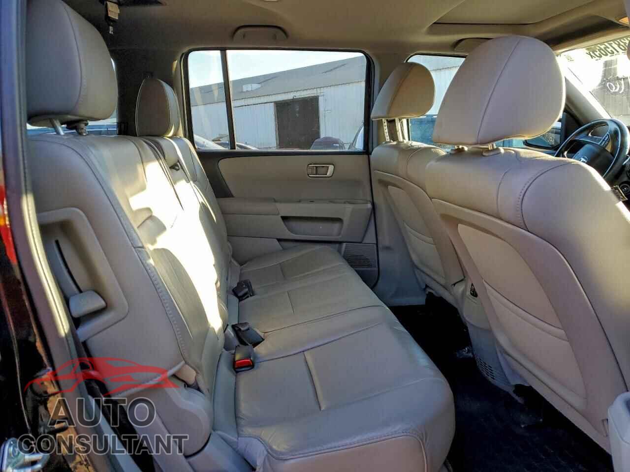 HONDA PILOT 2015 - 5FNYF4H70FB019605