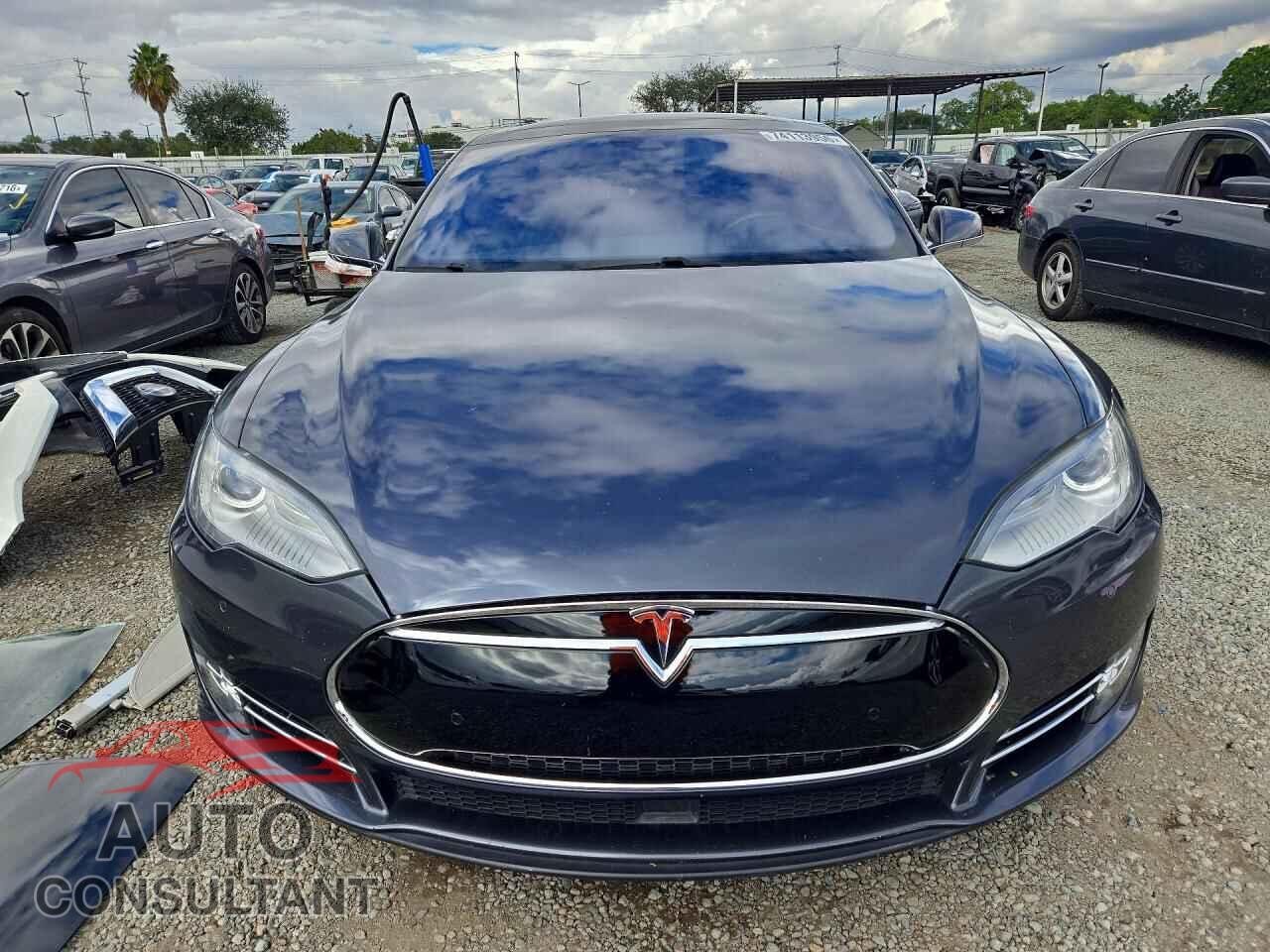 TESLA MODEL S 2015 - 5YJSA1H24FF096839