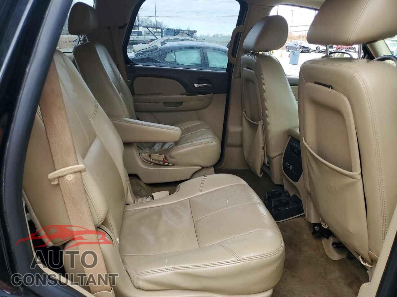 CHEVROLET TAHOE 2010 - 1GNUCBE01AR113473