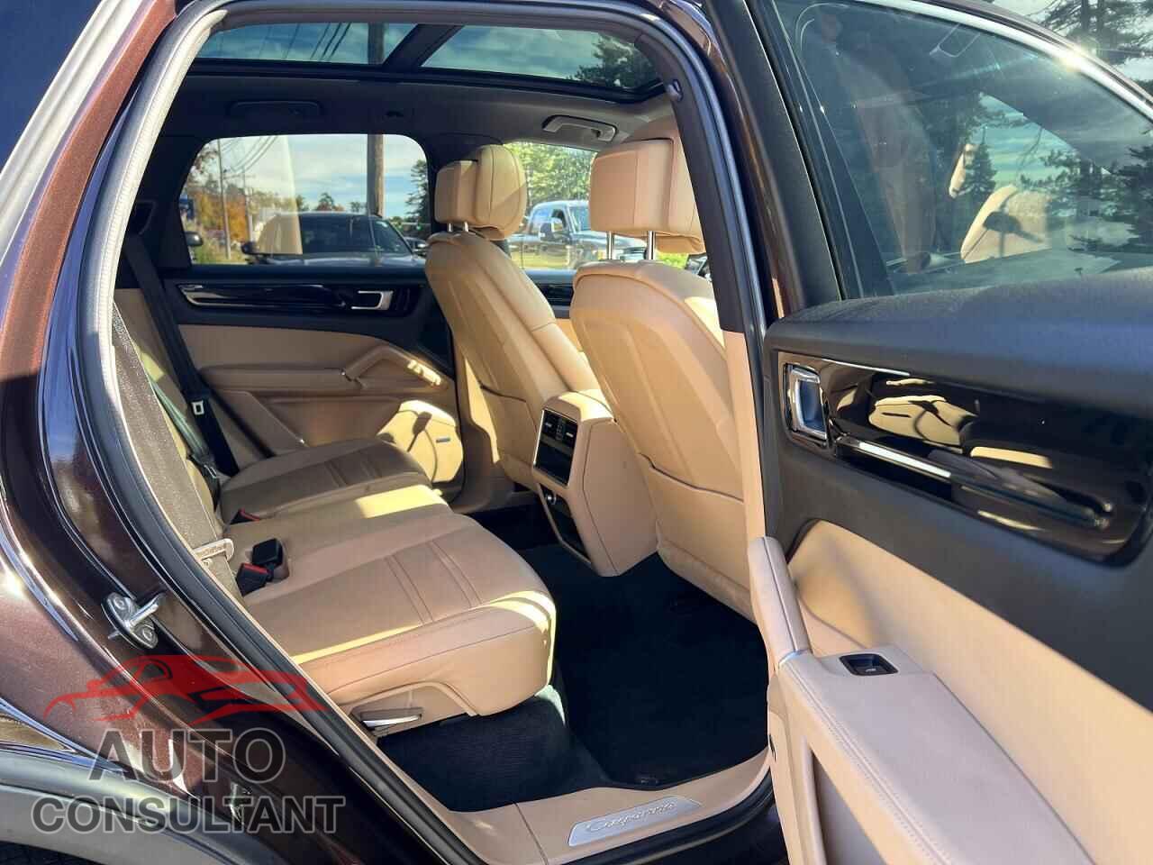 PORSCHE CAYENNE 2019 - WP1AA2AY6KDA03447