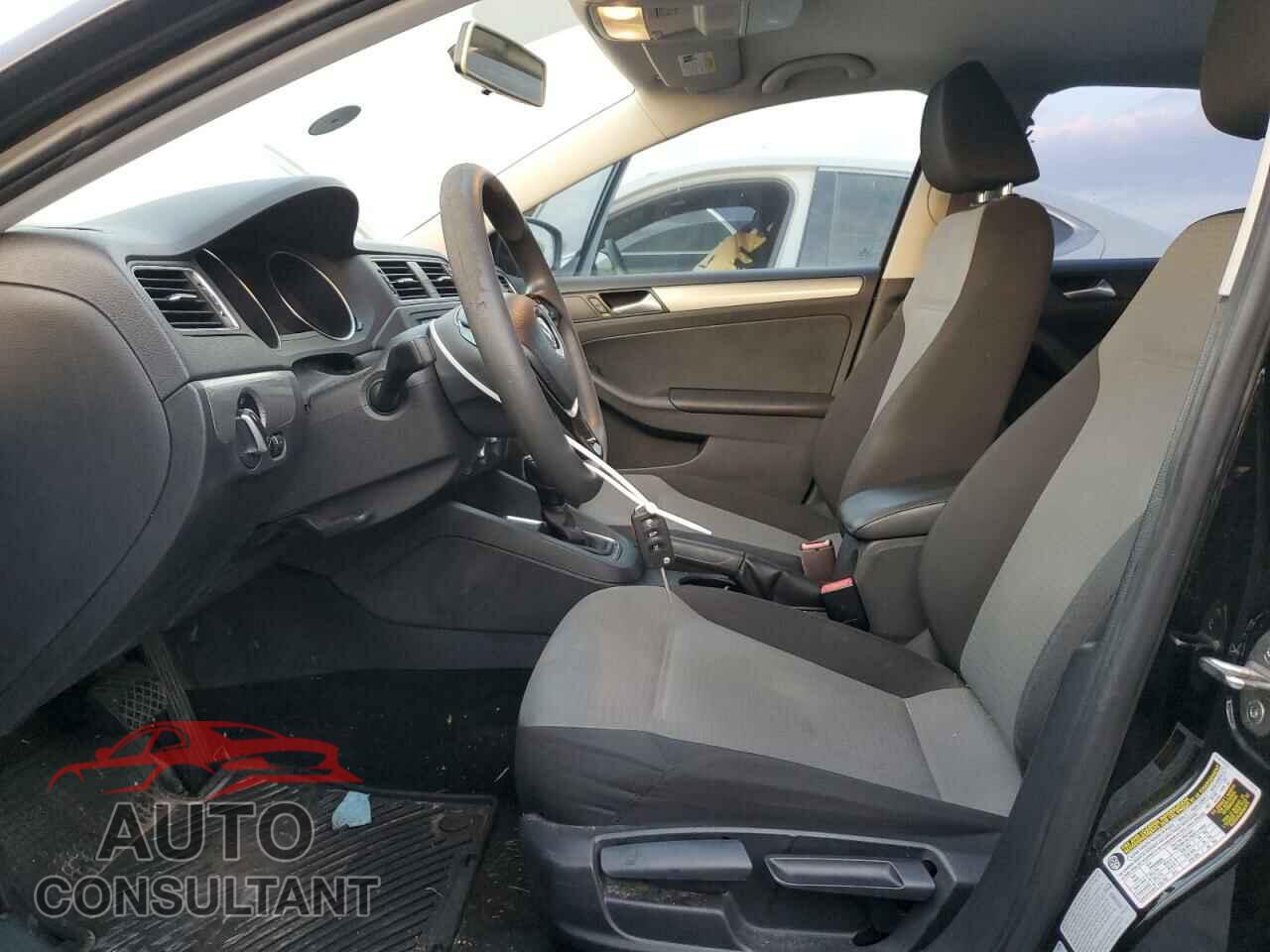 VOLKSWAGEN JETTA 2017 - 3VW2B7AJ8HM335600