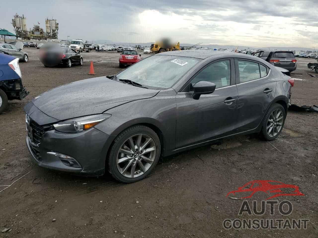 MAZDA 3 2018 - 3MZBN1W38JM183936