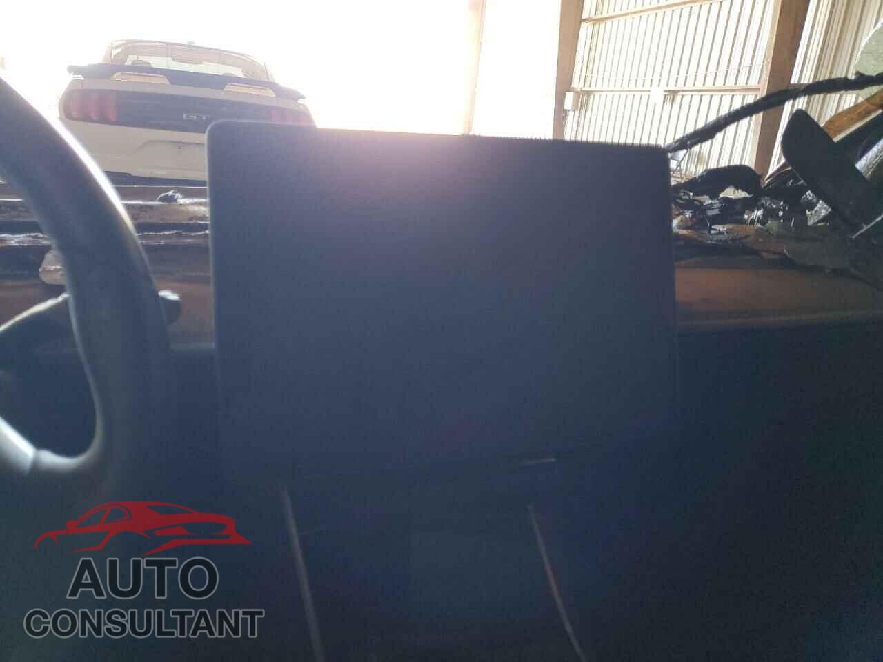 TESLA MODEL 3 2018 - 5YJ3E1EA2JF040363