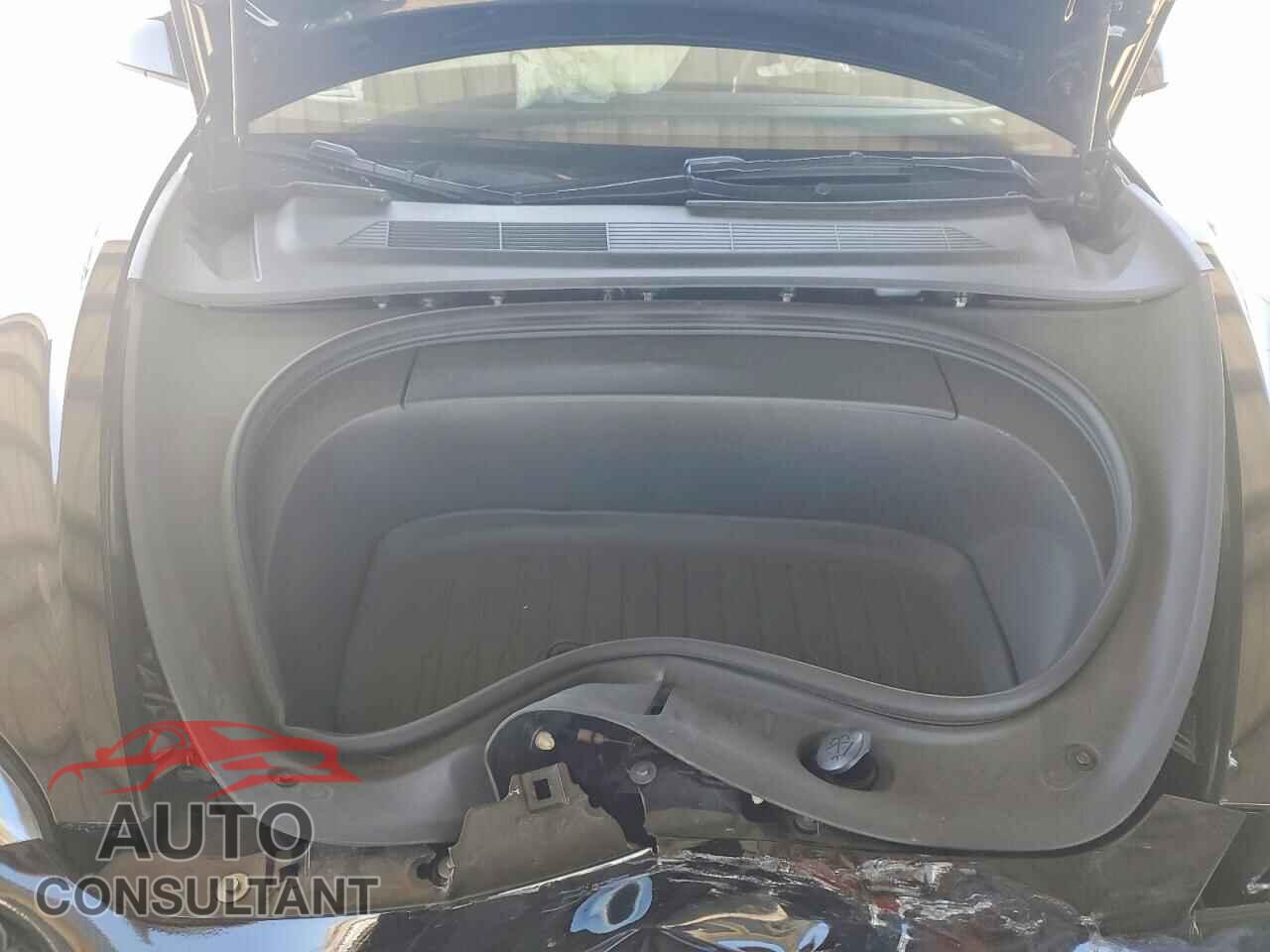 TESLA MODEL 3 2024 - 5YJ3E1EA5RF747730