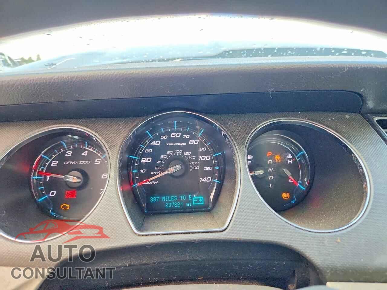FORD TAURUS 2011 - 1FAHP2DW1BG182526