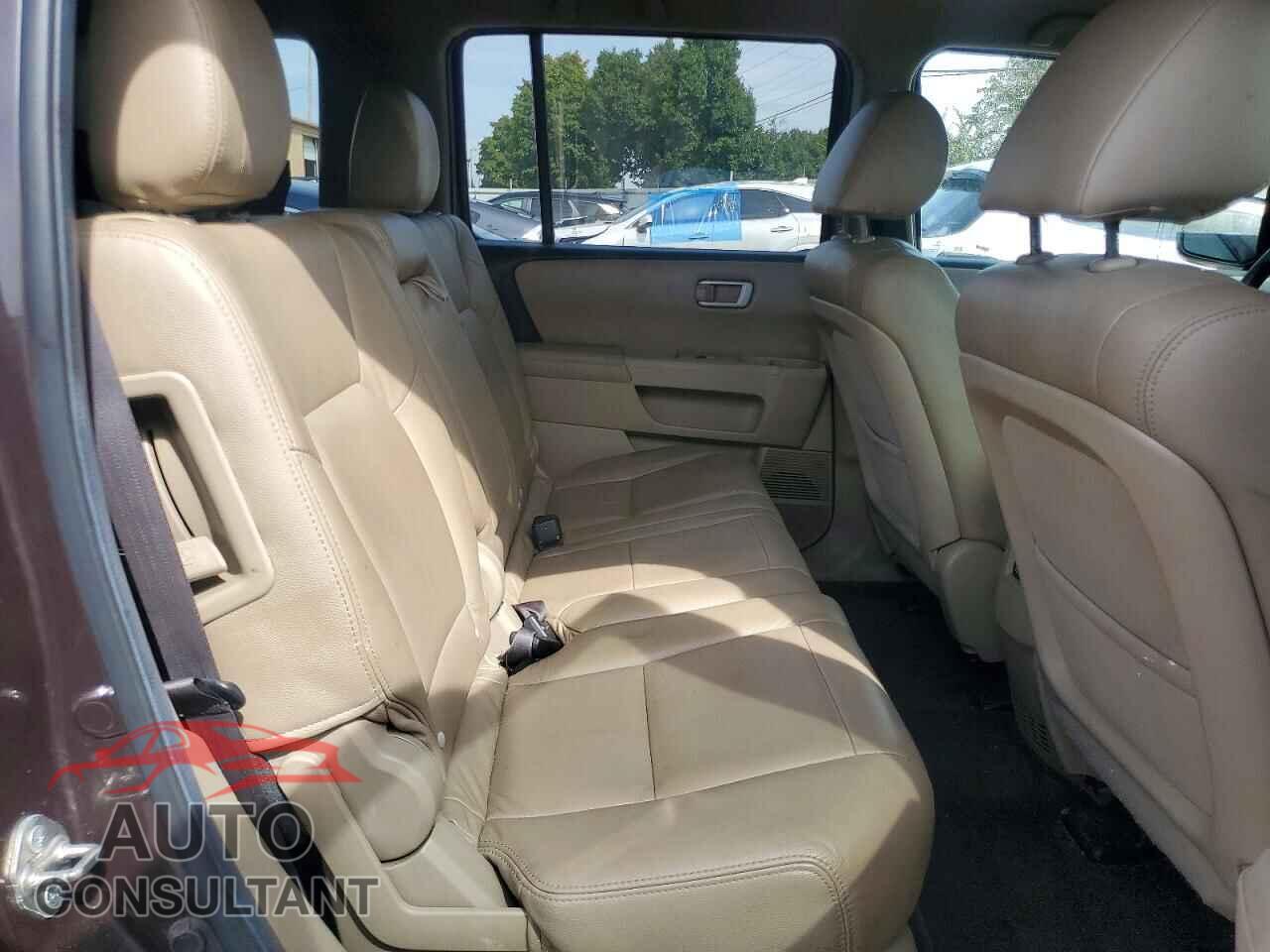 HONDA PILOT 2012 - 5FNYF4H48CB015500