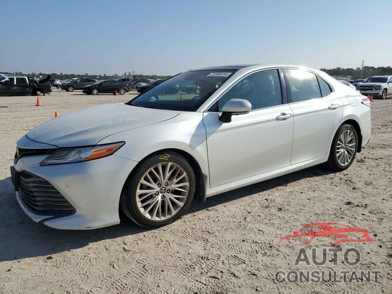 TOYOTA CAMRY 2018 - 4T1B11HK7JU114858