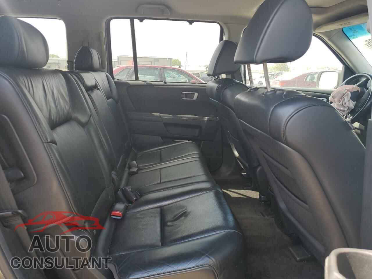 HONDA PILOT 2011 - 5FNYF4H9XBB084005