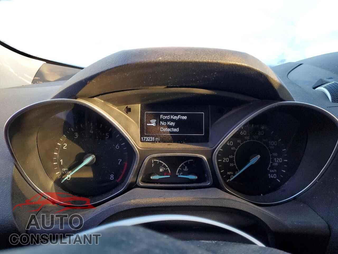 FORD ESCAPE 2017 - 1FMCU9J90HUC81008