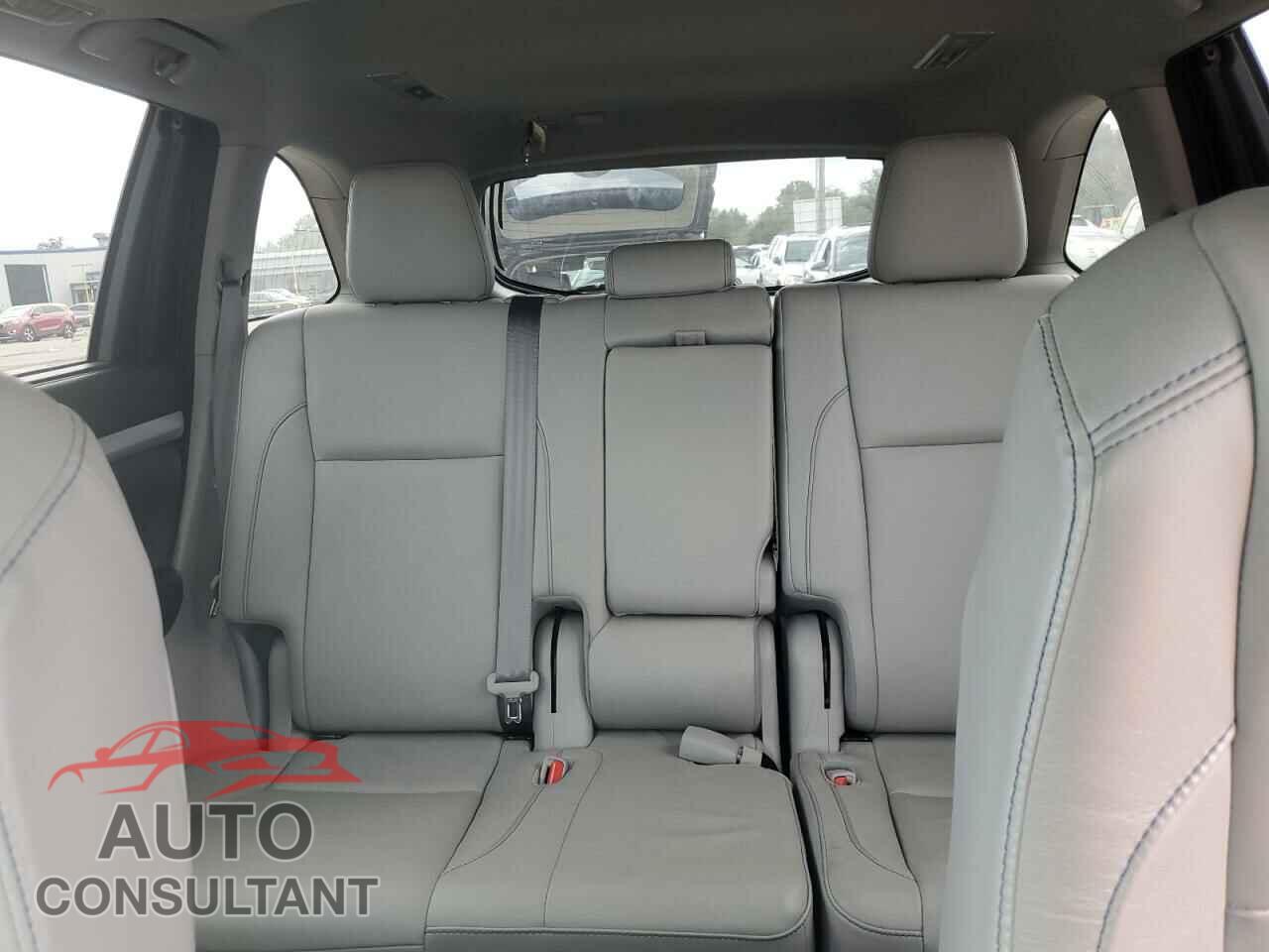 TOYOTA HIGHLANDER 2018 - 5TDJZRFH0JS845876