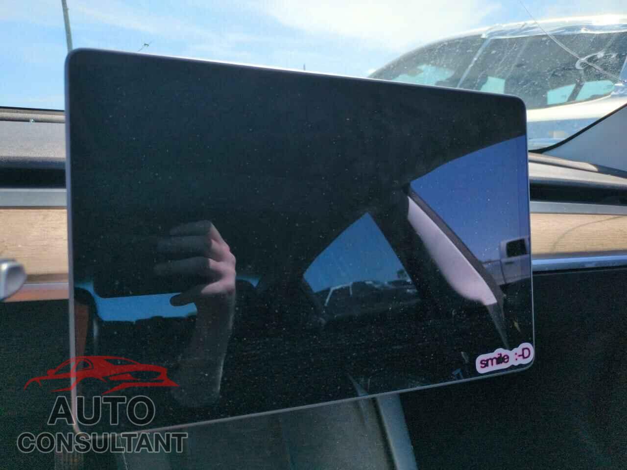 TESLA MODEL 3 2021 - 5YJ3E1EA8MF093475