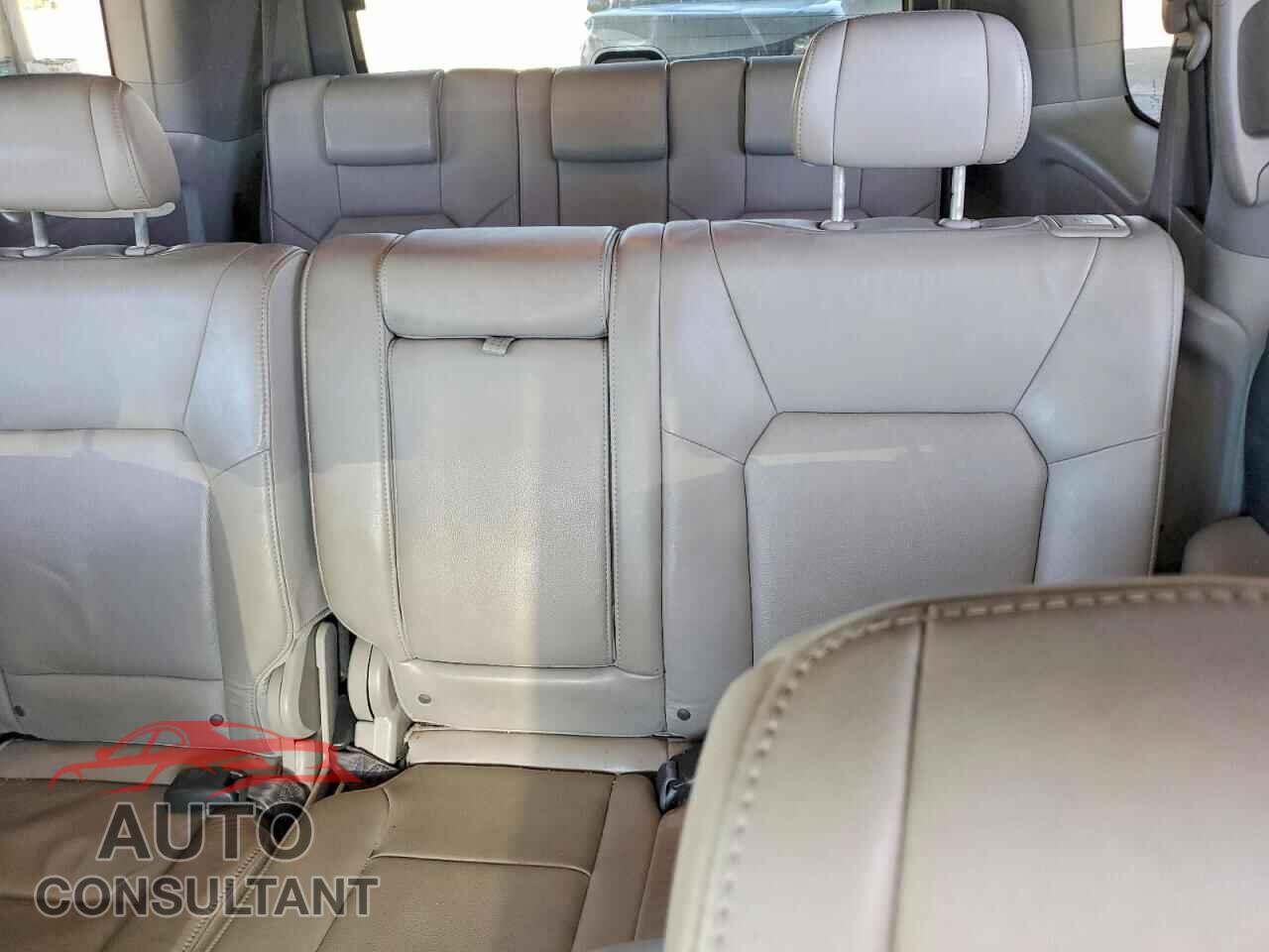 HONDA PILOT 2010 - 5FNYF4H65AB040076