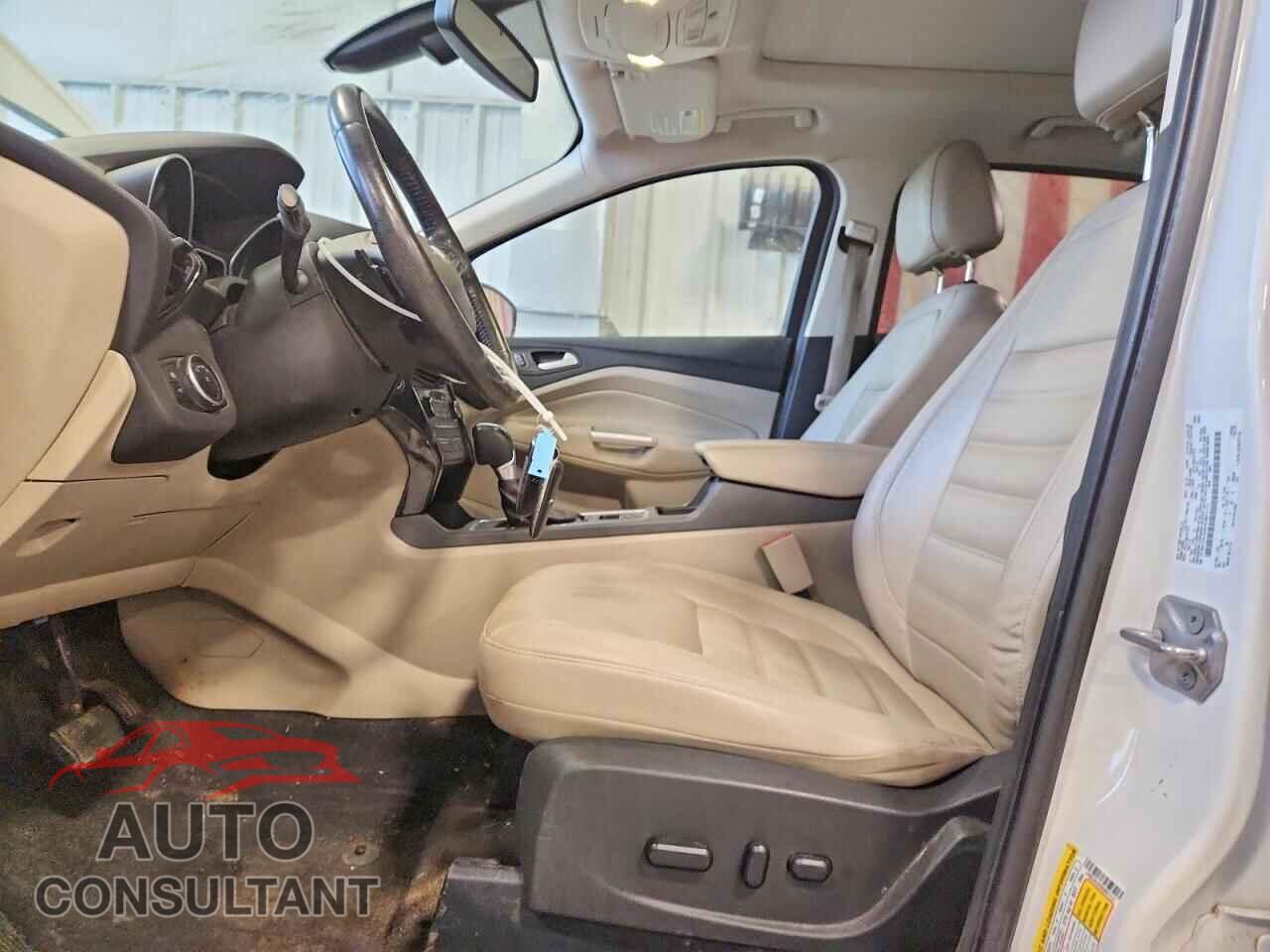FORD ESCAPE 2017 - 1FMCU9JD8HUB91111