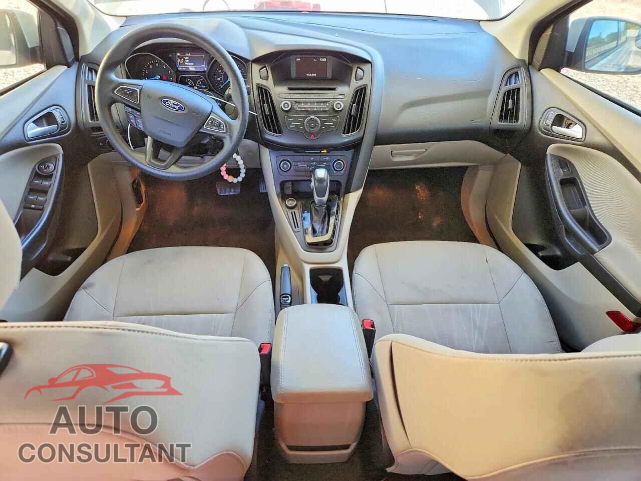 FORD FOCUS 2015 - 1FADP3F29FL329624