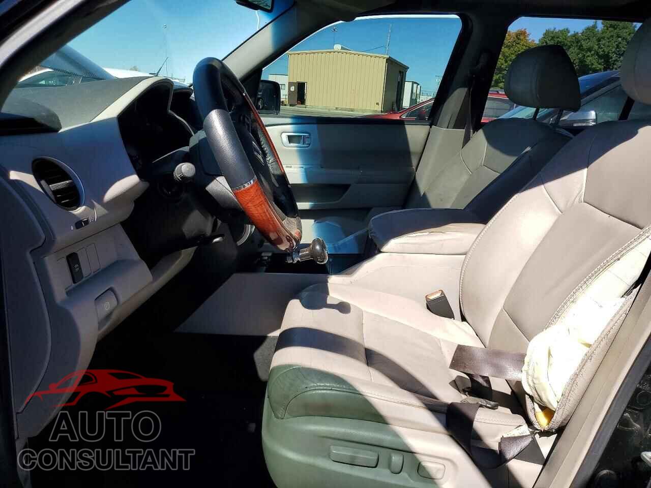 HONDA PILOT 2011 - 5FNYF4H50BB035263
